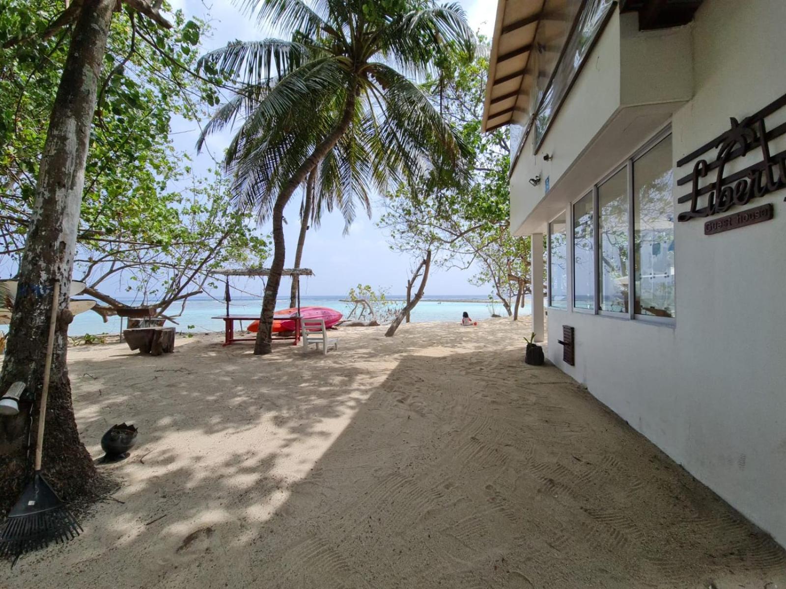 Liberty Guesthouse Maldives Mahibadhoo Bagian luar foto